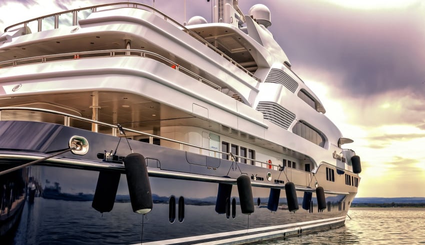 Pourquoi opter pour des chargeurs de batterie AC/DC pour votre yacht&thinsp;?
