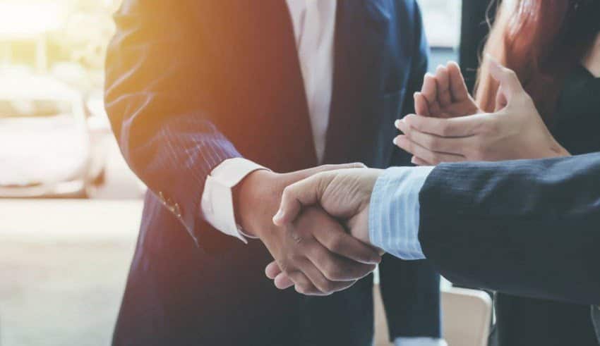 Comment valoriser la signature d’un gros contrat en entreprise ?