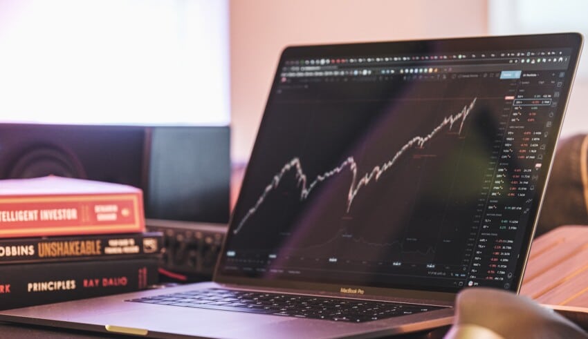 Petit budget : faut-il et comment investir en bourse ?