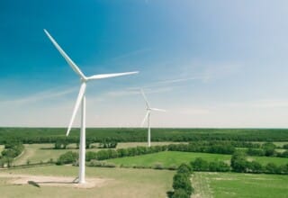 Strat&eacute;gies et b&eacute;n&eacute;fices des &eacute;nergies renouvelables en entreprise pour un futur &eacute;cologique