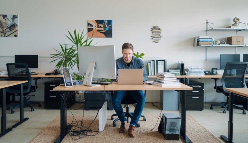 L&rsquo;IA s&rsquo;installe dans le quotidien des salari&eacute;s : impacts, adaptation et perspectives