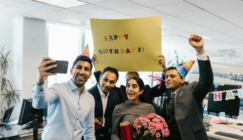 Comment organiser l&rsquo;anniversaire d&rsquo;un coll&egrave;gue au bureau&thinsp;?