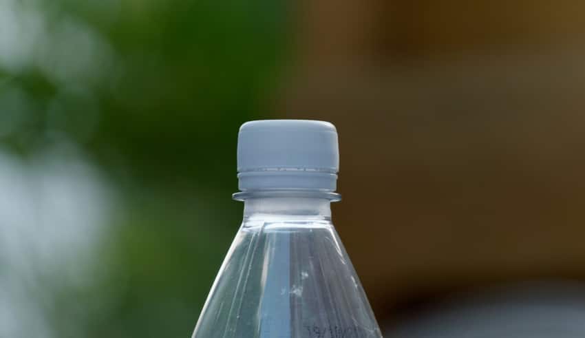 L’impact environnemental des bouteilles en plastique et les alternatives durables pour les entreprises
