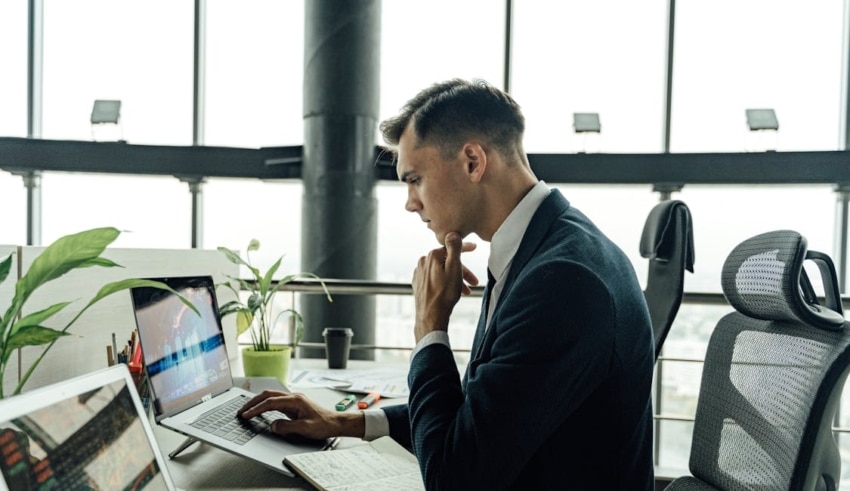 Pr&eacute;venir les risques professionnels : strat&eacute;gies et bonnes pratiques