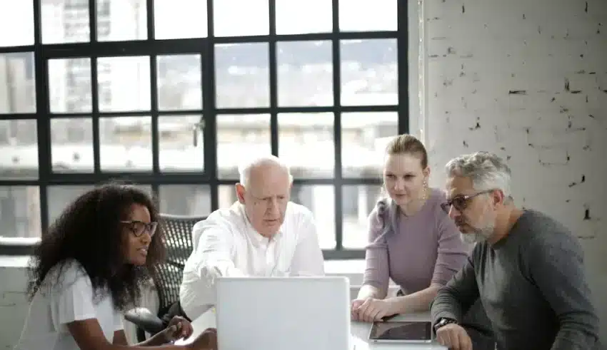 Plateforme collaborative : pr&eacute;sentation et avantages