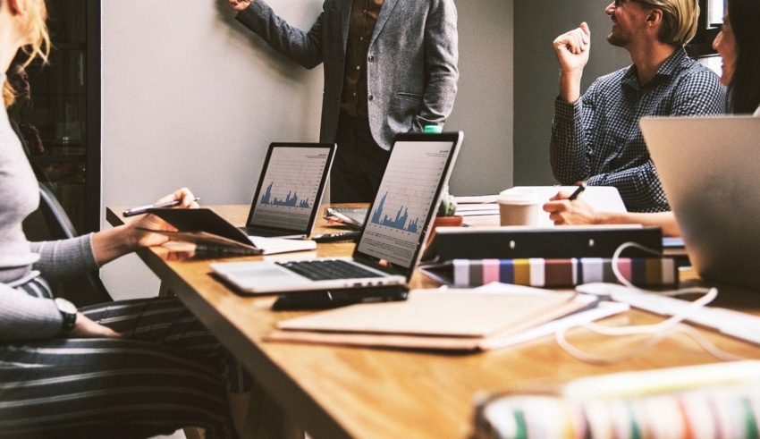 Comment les PME peuvent-elles int&eacute;grer les retours d&rsquo;utilisateurs pour faire &eacute;voluer leurs applications m&eacute;tiers ?