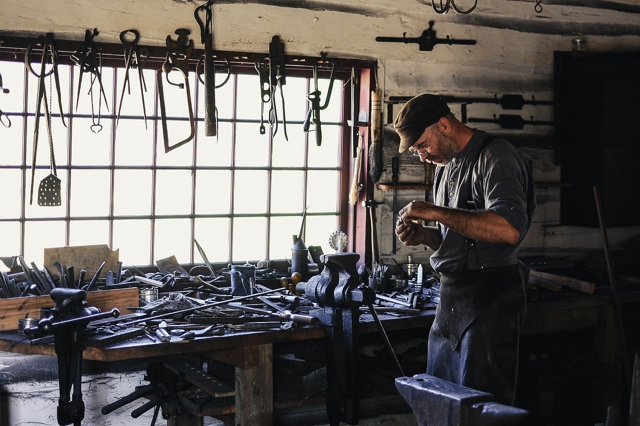 L’avenir du travail hybride : tendances et perspectives pour les professionnels