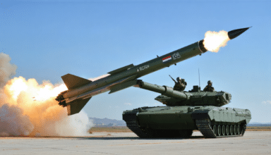 découvrez comment la france ajuste sa stratégie économique en se tournant vers une économie de guerre, avec une augmentation significative de la production de blindés, de missiles et de munitions. analyse des enjeux et des implications de cette transition pour le pays et l'europe.