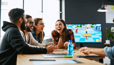 découvrez comment utiliser skribbl, l'outil en ligne interactif, pour animer vos activités ludiques en entreprise. stimulez la créativité et renforcez l'esprit d'équipe grâce à des jeux de dessin amusants qui divertissent vos collaborateurs tout en favorisant la cohésion.