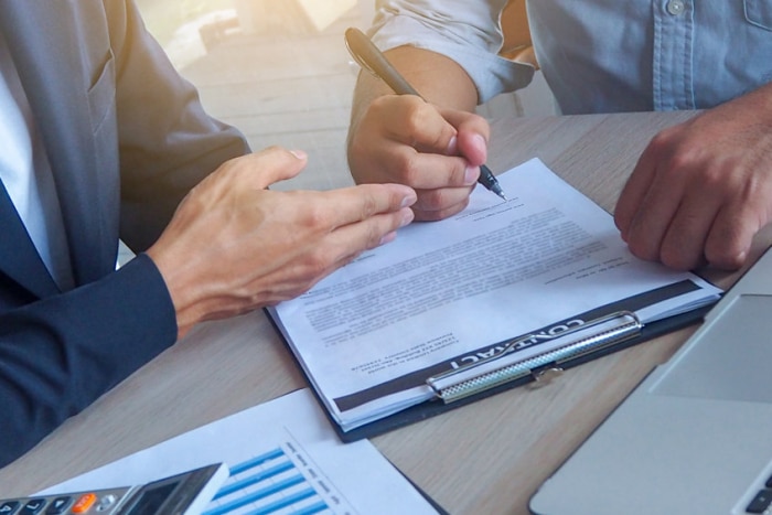 Loi Chatel : quelles implications pour les professionnels de la banque et de la finance ?