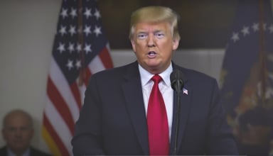 donald trump menace d'imposer des sanctions aux pays qui appliquent une taxe aux grandes entreprises de la tech américaines, défendant ainsi les intérêts des géants numériques face aux nouvelles politiques fiscales internationales.