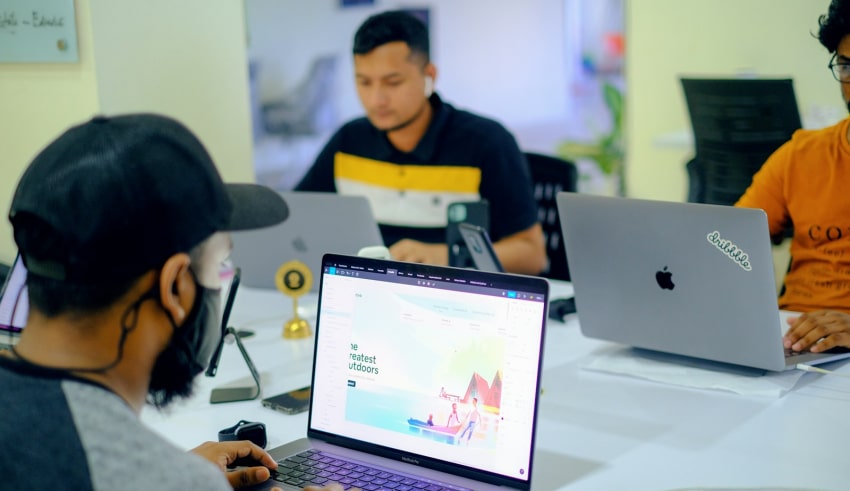 La p&eacute;dagogie par projets : un mod&egrave;le qui pr&eacute;pare les d&eacute;veloppeurs web, &agrave; distance comme en pr&eacute;sentiel