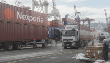 découvrez comment les nouvelles mesures chinoises assouplissent les règles de réexportation de semi-conducteurs, facilitant ainsi l'approvisionnement de l'europe face à la crise impliquant nexperia.