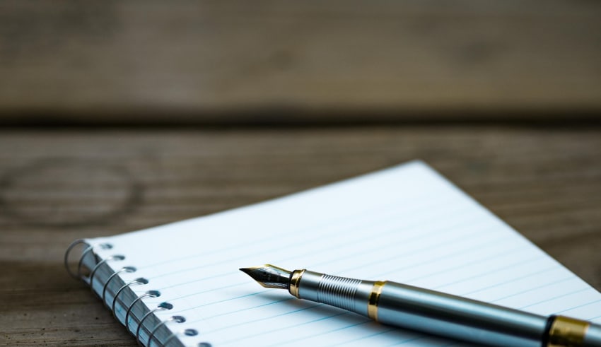 Stylo publicitaire avec marquage personnalis&eacute; pas cher : un incontournable des campagnes B2B