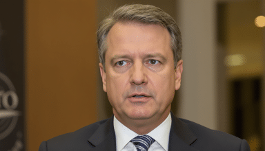 suivez en direct de davos les déclarations de mark rutte, chef de l'otan, qui met en lumière les nombreux défis à surmonter pour conclure un accord crucial sur le groenland.