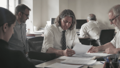 découvrez les nouvelles mesures proposées par le gouvernement pour clarifier les règles des autorisations d'absence des fonctionnaires et simplifier leur application.