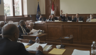 les députés votent en faveur de la suspension des allocations chômage lorsqu'une fraude est soupçonnée, renforçant ainsi la lutte contre les abus.