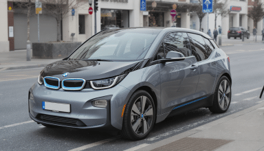 découvrez la bmw i3, la nouvelle berline électrique de bmw qui propose une autonomie équivalente à celle d'un diesel, idéale face à la hausse des prix des carburants.