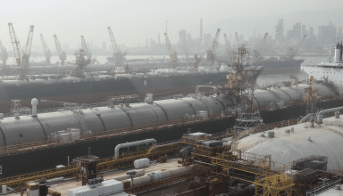 découvrez comment la paralysie du trafic dans le détroit d'ormuz impacte le pétrole en asie, provoquant des perturbations majeures sur le marché énergétique régional.