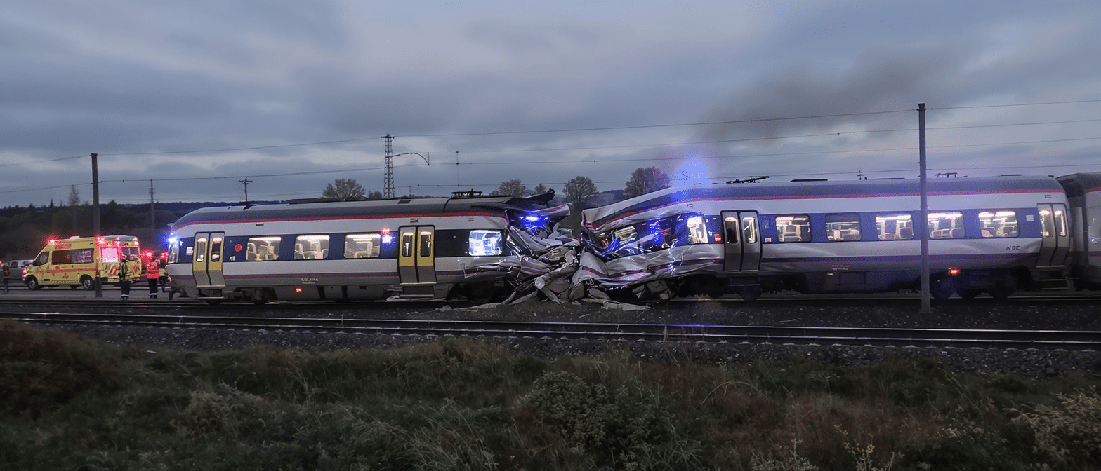 Collision de trains au Danemark : au moins 17 personnes bless&eacute;es dans un accident spectaculaire