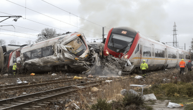 collision spectaculaire de trains au danemark faisant au moins 17 blessés, un bilan initial inquiétant. suivez les détails de cet accident ferroviaire majeur.