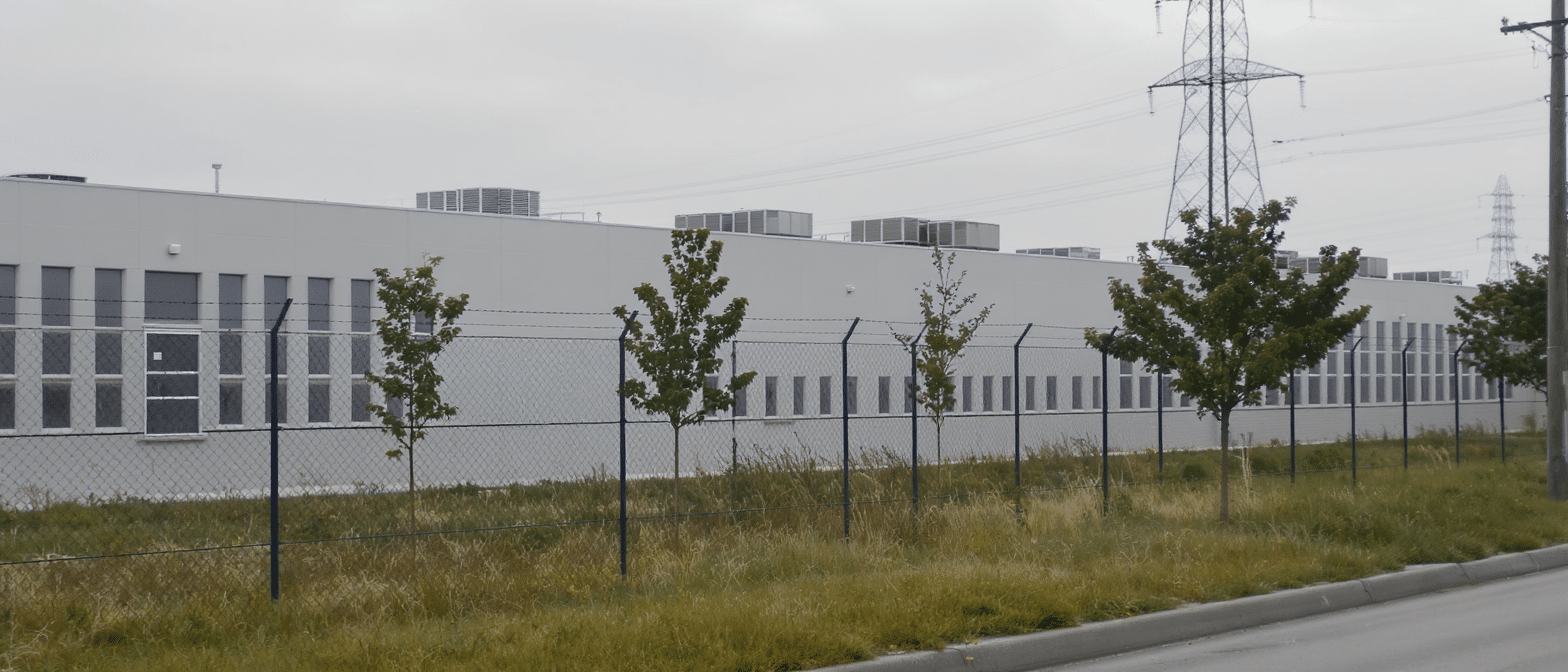Data centers : r&eacute;duire l’empreinte spatiale, &eacute;nerg&eacute;tique et &eacute;cologique des vastes fermes de donn&eacute;es, un enjeu crucial