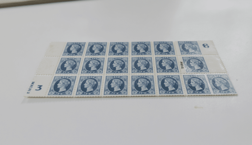 Le march&eacute; du timbre s&rsquo;emballe : un bloc de 48 &laquo; Two Pence Blue &raquo; &eacute;valu&eacute; &agrave; plusieurs millions de dollars