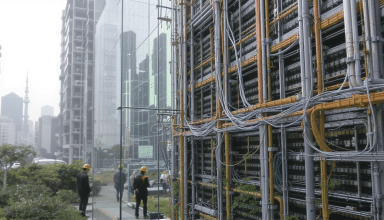 explorez les défis majeurs que l'architecture numérique doit relever pour s'adapter aux enjeux environnementaux, géopolitiques et technologiques actuels, et découvrez les solutions innovantes pour un avenir durable.