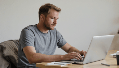 découvrez comment utiliser google traduction pour traduire facilement un document ou une page web. guide pratique étape par étape pour profiter pleinement de cet outil gratuit.
