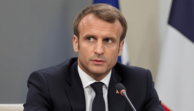 emmanuel macron annonce un record historique de 93 milliards d'euros d'investissements étrangers lors du sommet choose france, soulignant l'attractivité renouvelée de la france pour les investisseurs internationaux.