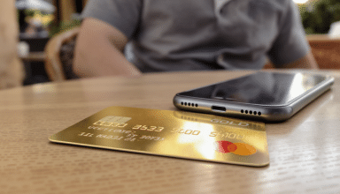 découvrez les avantages et services exclusifs de la carte bancaire gold pour optimiser votre pouvoir d'achat et bénéficier d'offres privilégiées.