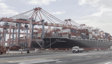 découvrez comment dp world propulse les émirats arabes unis au rang de géant mondial du transport maritime et de la logistique, stimulant croissance économique et innovation.