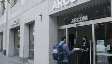 l’arcom envoie une troisième mise en demeure à cnews en moins d’un an, soulignant les préoccupations récurrentes de régulation des contenus diffusés par la chaîne.