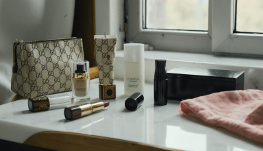 découvrez le partenariat exclusif de cinq décennies entre l’oréal et gucci, une collaboration unique pour sublimer les cosmétiques de luxe.
